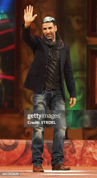 Indian Bollywood actor Akshay Kumar gestures during the annual 'Umang 2015 Mumbai Police Show' in Mumbai on late January 10, 2015. AFP PHOTO / STR