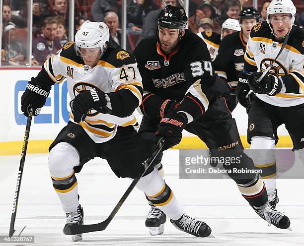 Daniel Winnik of the Anaheim Ducks battles for position against Torey Krug of the Boston Bruins on January 7, 2014 at Honda Center in Anaheim,...