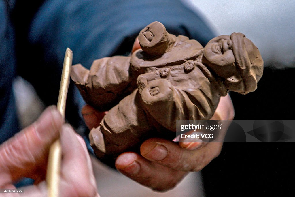 Clay Sculptures Are Made For The Temple Fair Market In Henan