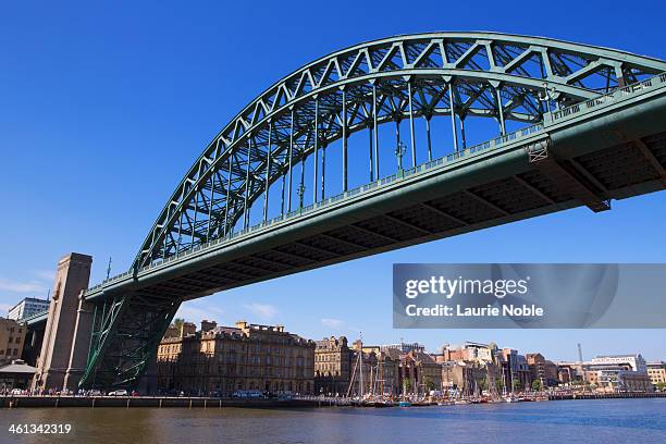 tyne bridge over the river tyne - tyne bridge bildbanksfoton och bilder