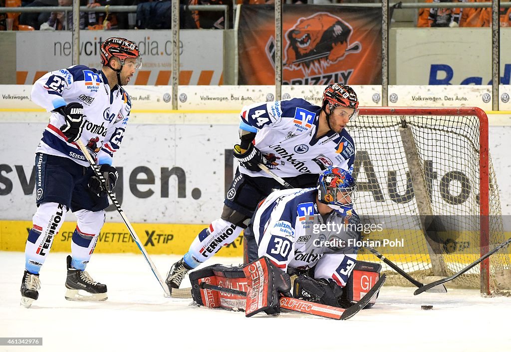 Grizzly Adams Wolfsburg v Iserlohn Roosters - DEL