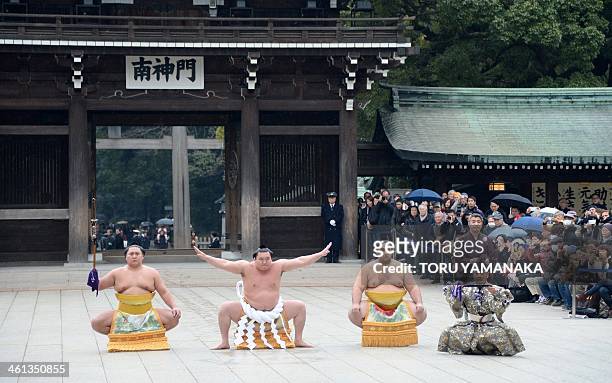 Accompanied by sumo wrestlers Kyokutenho , Kaisei , sumo referee Inosuke Shikimori and caller Takuro , Mongolian-born sumo grand champion, or...