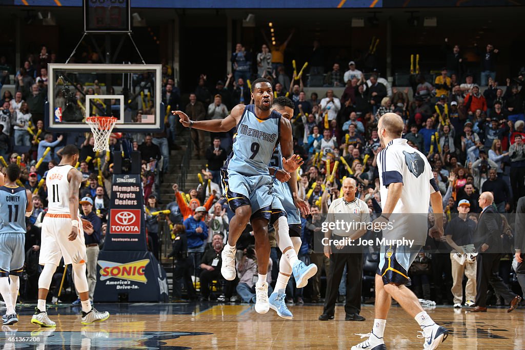 Phoenix Suns v Memphis Grizzlies