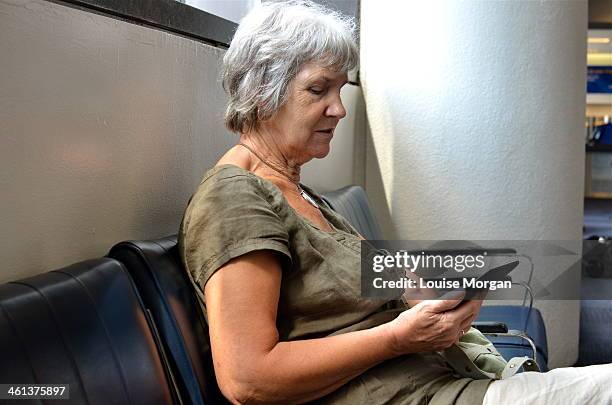 waiting in the airport - só uma mulher idosa imagens e fotografias de stock