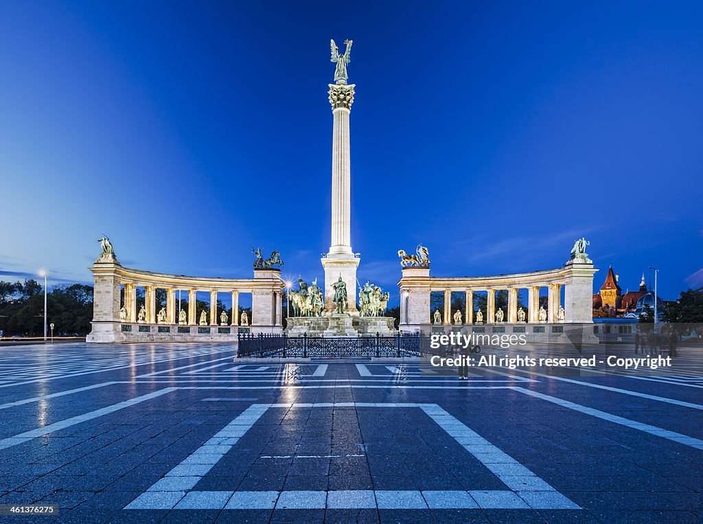 Twilight at Heroes´ Square (Budapest)