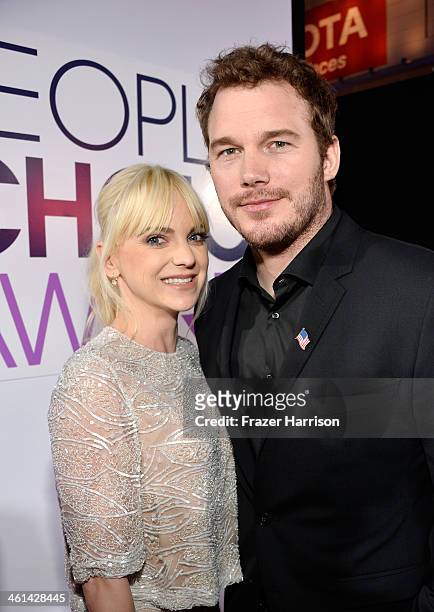 Actors Anna Faris and Chris Pratt attend The 40th Annual People's Choice Awards at Nokia Theatre L.A. Live on January 8, 2014 in Los Angeles,...