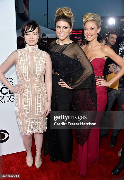 Actresses Ashley Rickards, Molly Tarlov and Desi Lydic attend The 40th Annual People's Choice Awards at Nokia Theatre L.A. Live on January 8, 2014 in...