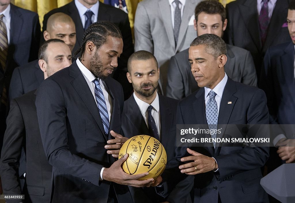 US-POLITICS-NBA-OBAMA-SPURS