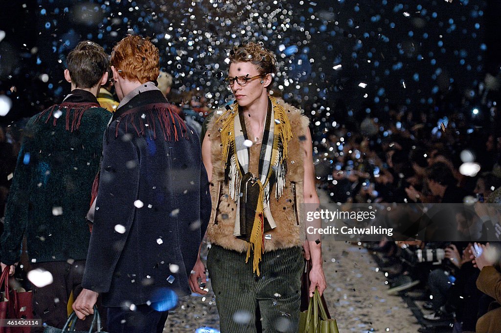 Burberry Prorsum - Mens Fall 2015 Runway - London Menswear Fashion Week