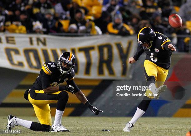 Shaun Suisham of the Pittsburgh Steelers kicks against the Cincinnati Bengals during the game on December 15, 2013 at Heinz Field in Pittsburgh,...