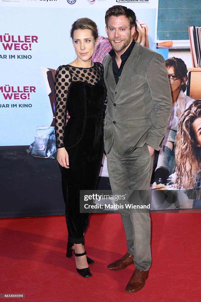 'Frau Mueller muss weg' Premiere in Cologne