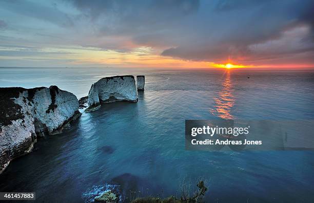 old harry's rock. - baie de studland photos et images de collection