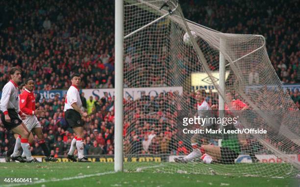 Cup. Manchester United v Charlton Athletic - Players watch as Mark Hughes beats goalkeeper John Vaughan from a tight angle to score a goal for United.