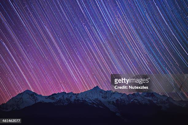 meilisnow mountain and startail - rastro de estrelas estrela - fotografias e filmes do acervo