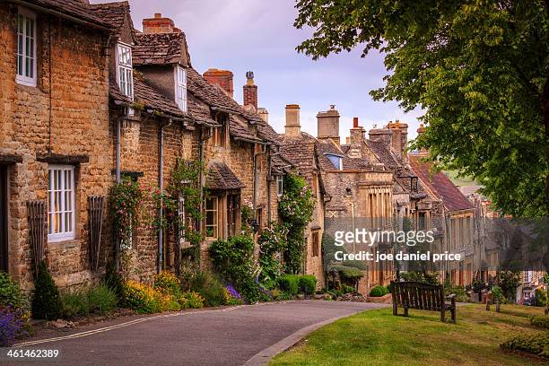 high street at burford, oxfordshire, england - oxfordshire stock pictures, royalty-free photos & images