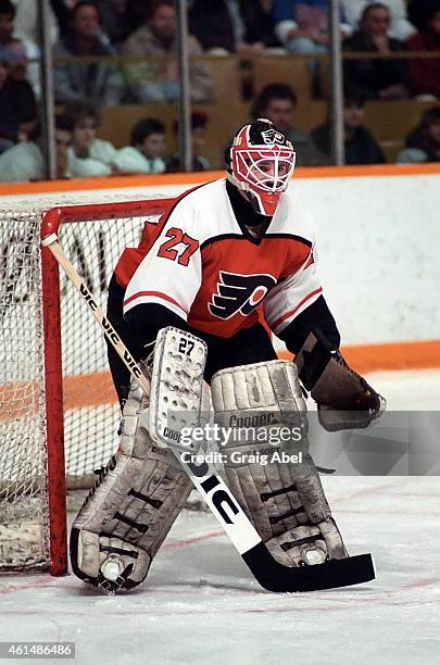 Ron Hextall of the Philadelphia Flyers prepares for a shot against the Toronto Maple Leafs at Maple Leaf Gardens on December 17, 1988 in Toronto,...