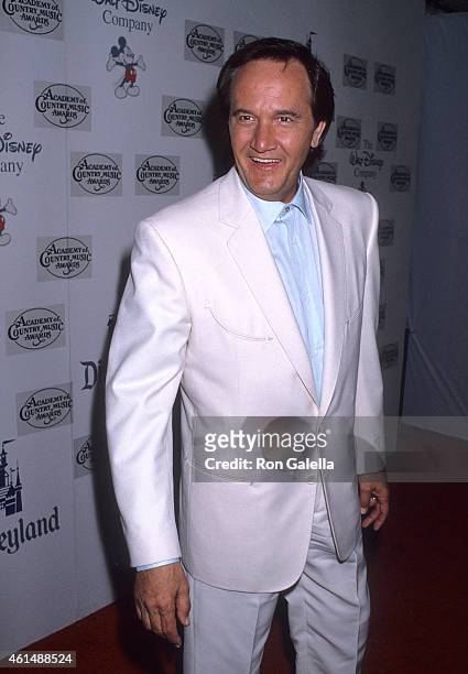 Musician Roger Miller attends the 24th Annual Academy of Country Music Awards on April 10, 1989 at Walt Disney Studios in Burbank, California.