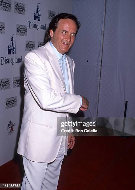 Musician Roger Miller attends the 24th Annual Academy of Country Music Awards on April 10, 1989 at Walt Disney Studios in Burbank, California.