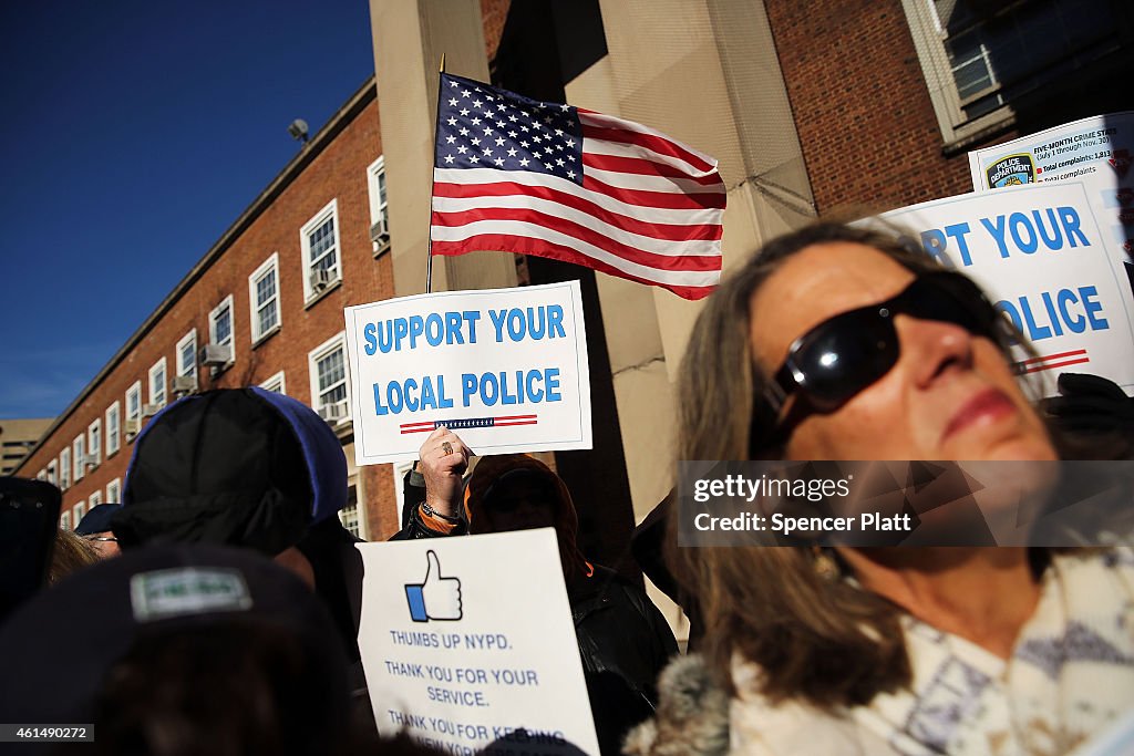 Queens Rally Held In Support OF NYPD