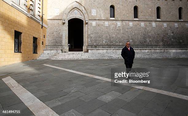 Pedestrian passes the headquarters of Banca Monte dei Paschi di Siena SpA in Siena, Italy, on Wednesday, Jan. 8, 2014. Monte Paschi, the bailed out...