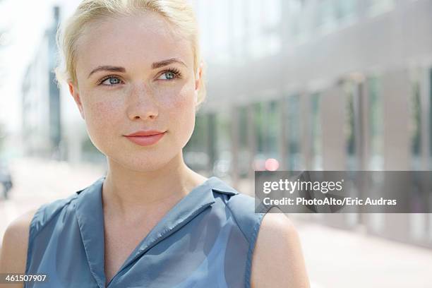 young woman, portrait - planalto stock pictures, royalty-free photos & images