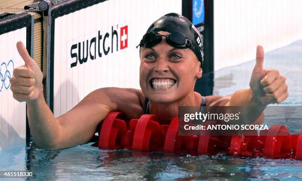 Amanda Beard jubilates after winning the women's 200m breaststroke gold medal, at the 2004 Olympic Games at the Olympic Aquatic Center in Athens, 19...