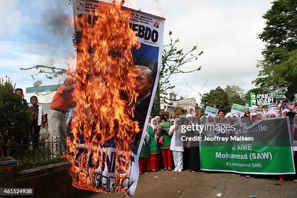 Filipino Muslims set on fire a tarpaulin with picture of Israeli Prime Minister Benjamin Netanyahu during a protest rally on January 14, 2014 in...