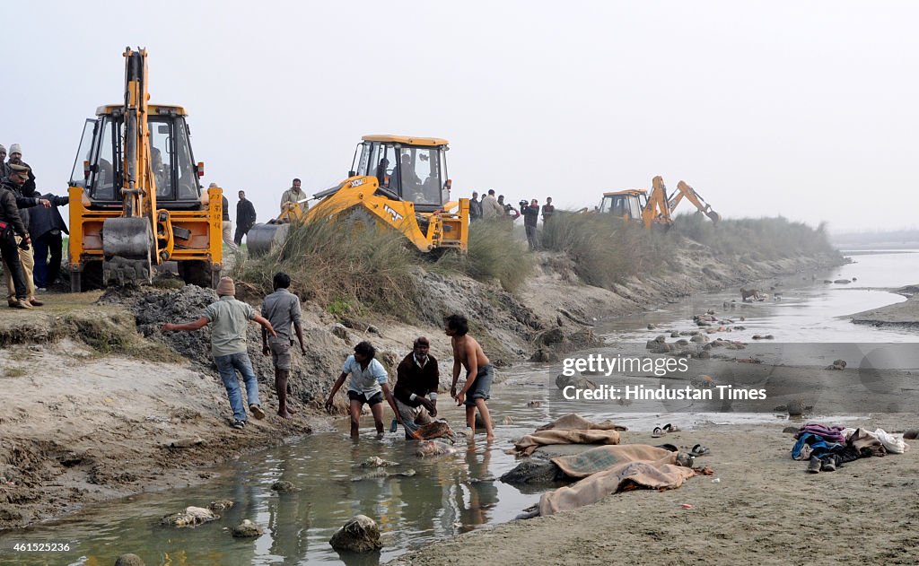 100 Bodies Recovered From Ganga River In Uttar Pradesh