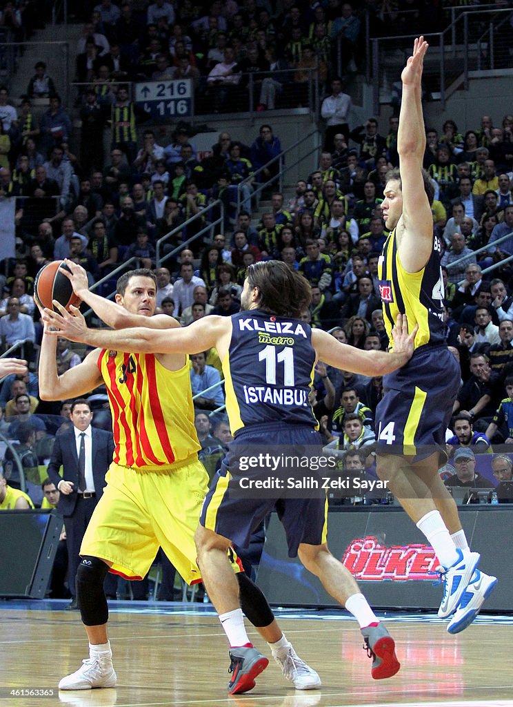 Fenerbahce Ulker Istanbul v FC Barcelona - Turkish Airlines Euroleague Top 16