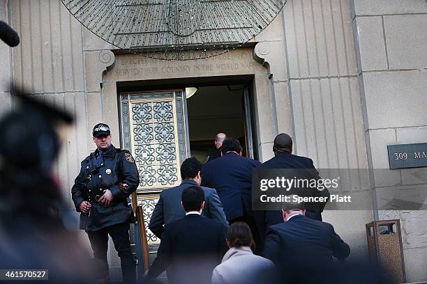 New Jersey Gov. Chris Christie enters the Borough Hall in Fort Lee to apologize to Mayor Mayor Mark Sokolich on January 9, 2014 in Fort Lee, New...