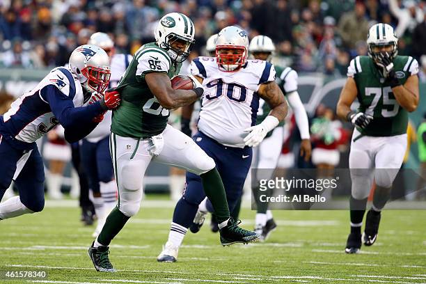 Tight end Jeff Cumberland of the New York Jets runs with the ball after a catch against the New England Patriots during a game at MetLife Stadium on...