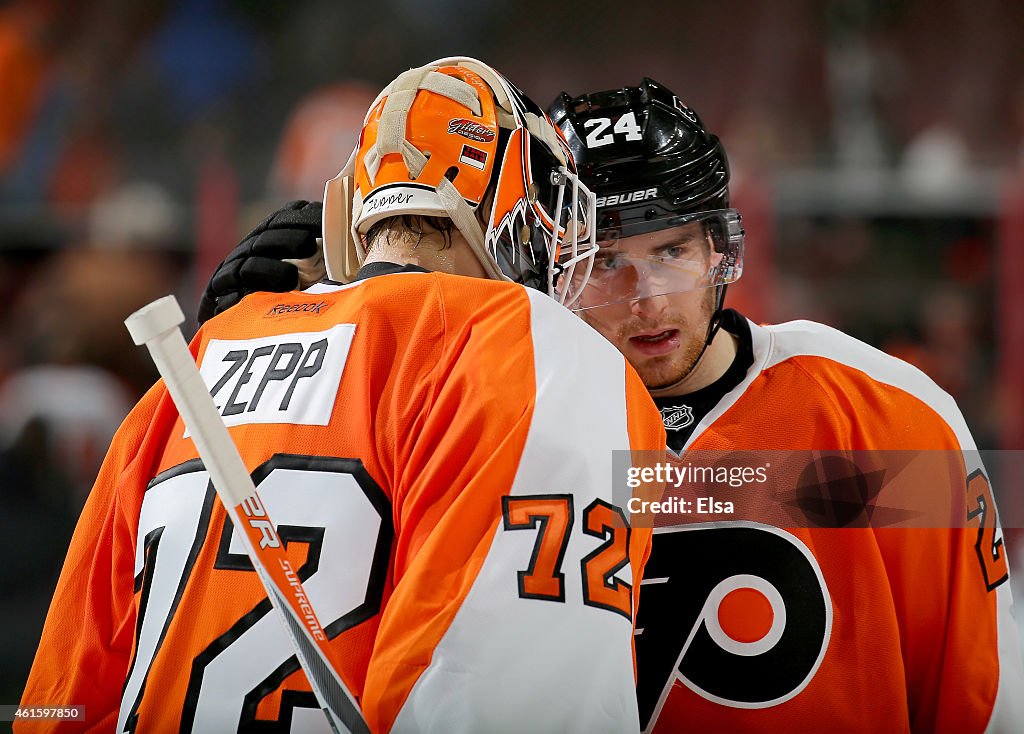 Vancouver Canucks v Philadelphia Flyers