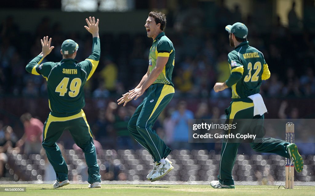 Australia v England: Carlton Mid ODI Tri Series - Game 1