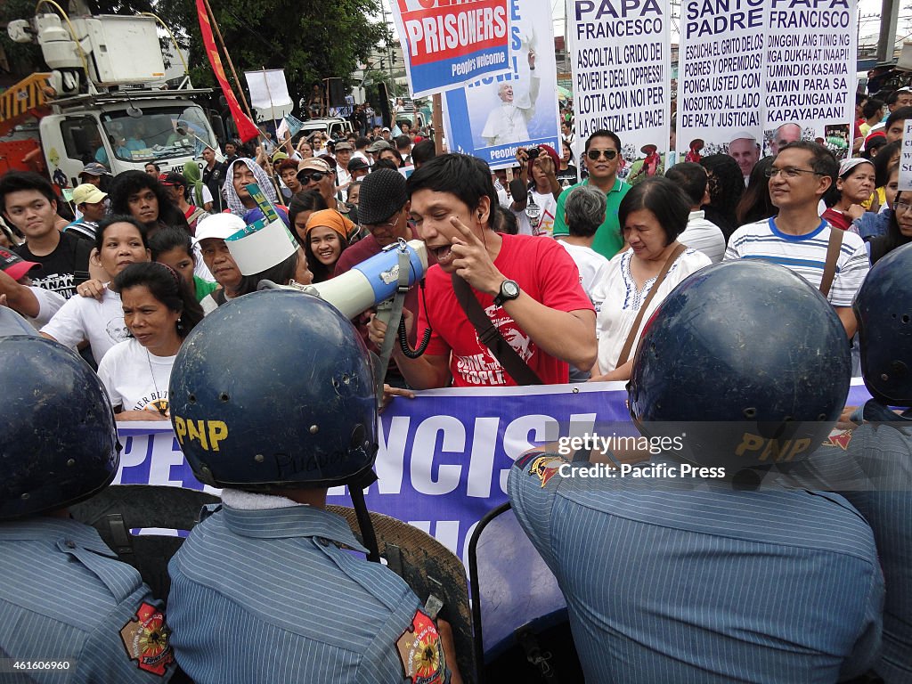 Vencer Crisostomo of Anakbayan shouts at policemen for...