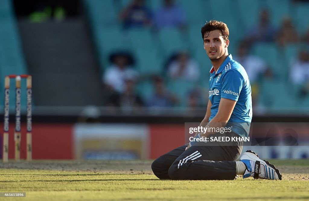 CRICKET-AUS-ENG