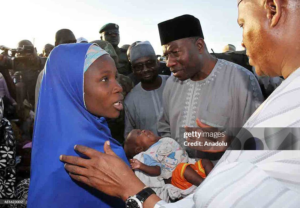 Nigerian President Jonathan visits refugees in Maiduguri