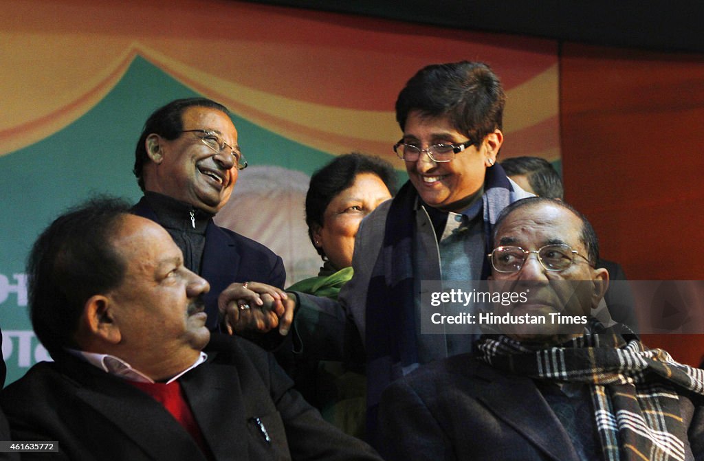 Delhi BJP Felicitates Kiran Bedi And Shazia Ilmi