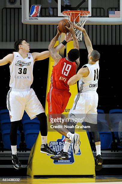 Glen Rice Jr. #19 of the Roe Grande Vally Vipers drives to the basket against the Erie Bayhawks during the 2015 NBA D-League Showcase at the Kaiser...