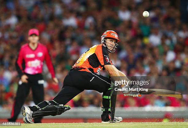 Simon Katich of the Scorchers plays a sweep shot during the Big Bash League match between the Sydney Sixers and the Perth Scorchers at SCG on January...