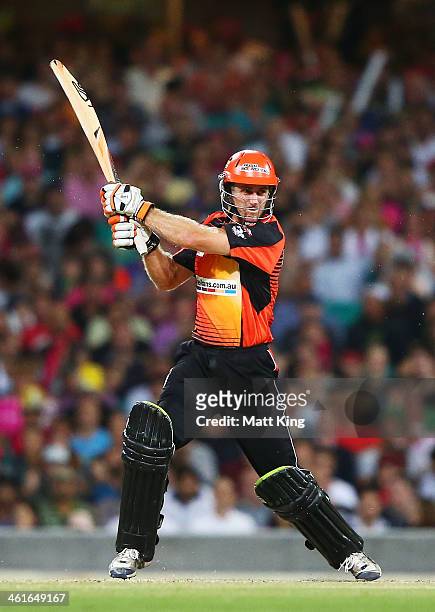 Simon Katich of the Scorchers plays a cut shot during the Big Bash League match between the Sydney Sixers and the Perth Scorchers at SCG on January...