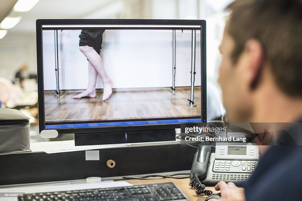 Walk of a man getting analyzed by therapist