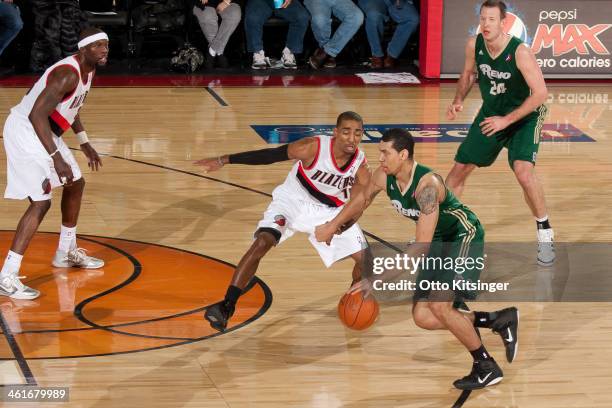 Danny Green of the Reno Bighorns drives against the Idaho Stampede at Qwest Arena on February 5, 2011 in Boise, Idaho. NOTE TO USER: User expressly...