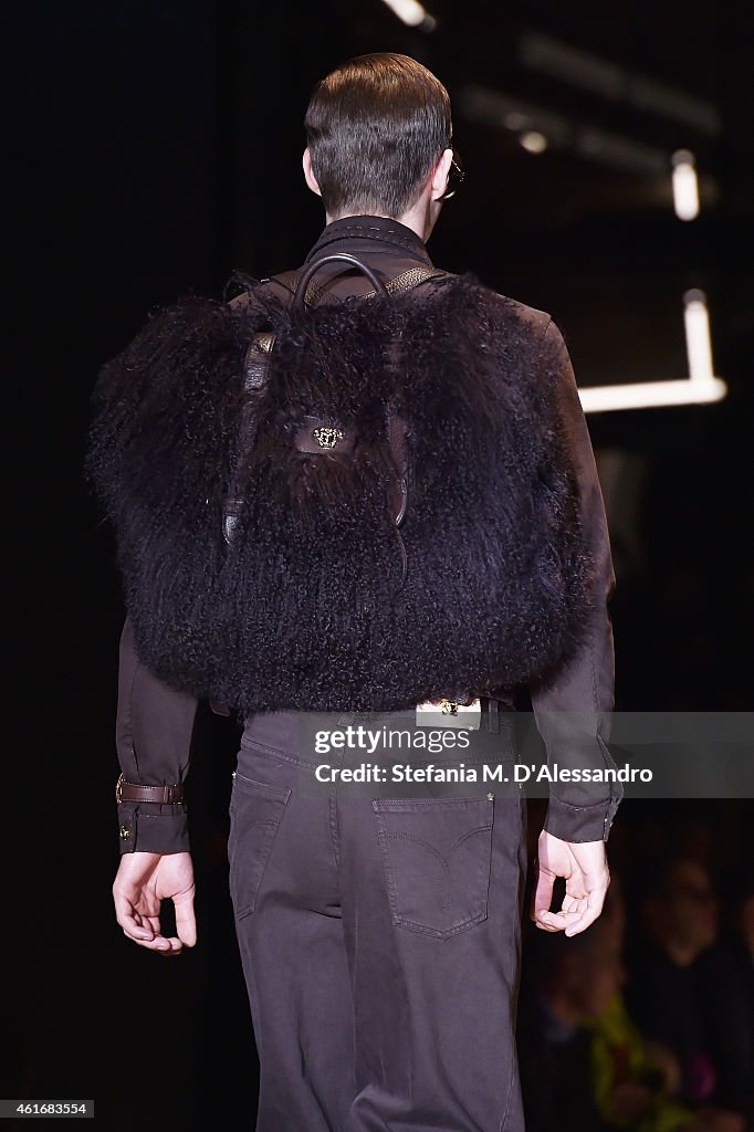 VERSACE SHOW - Runway - Milan Menswear Fashion Week Fall Winter 2015/2016