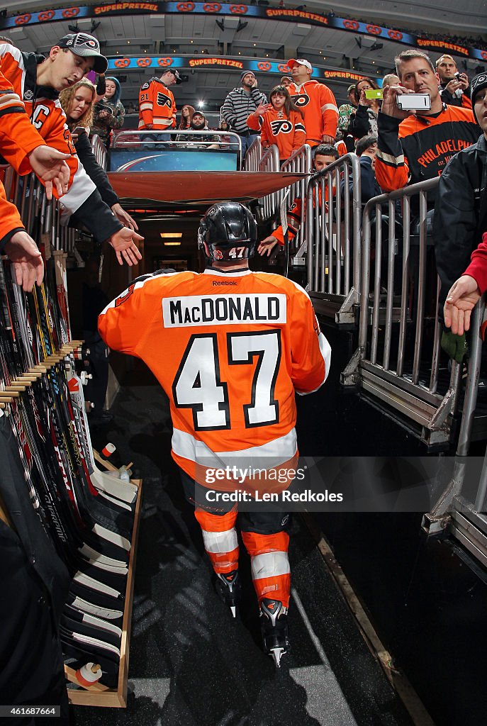 Tampa Bay Lightning v Philadelphia Flyers