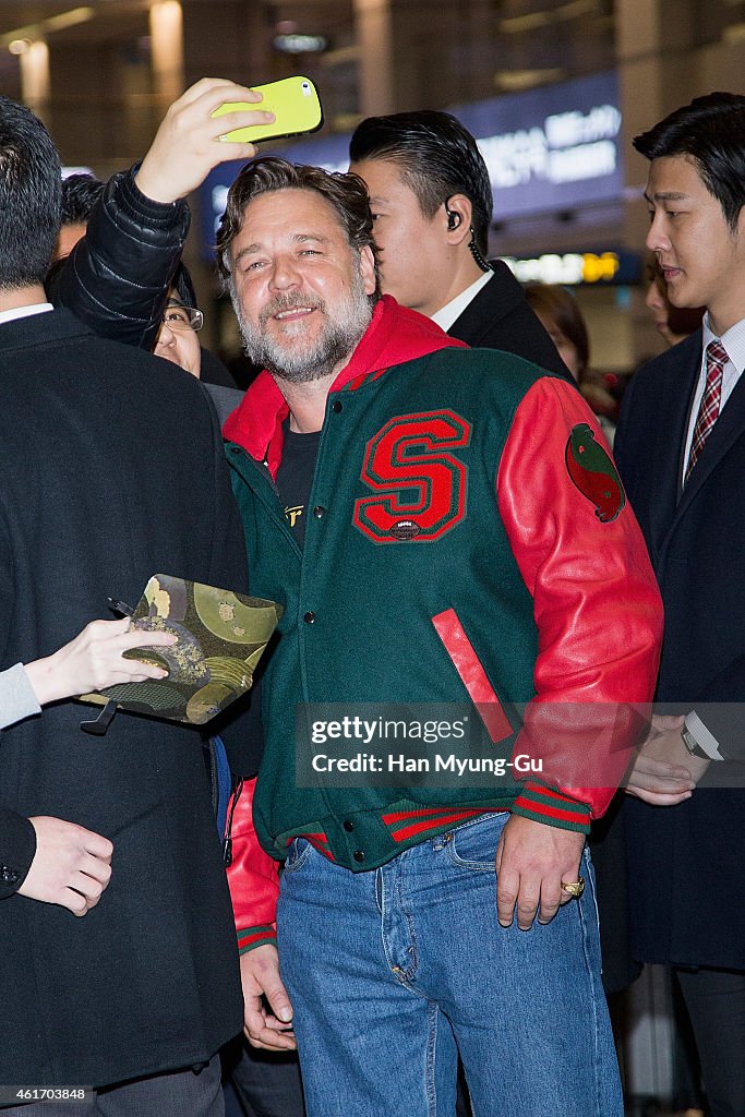 Russell Crowe Arrives At Incheon Airport