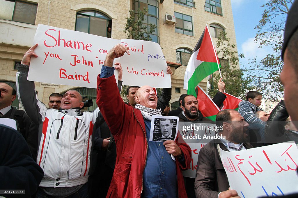Palestinians protest Canadian FM Baird in Ramallah