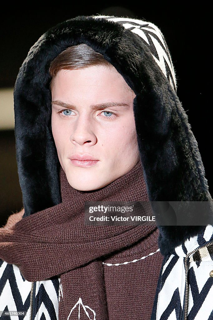 Versace - Runway - Milan Menswear Fashion Week Fall Winter 2015/2016