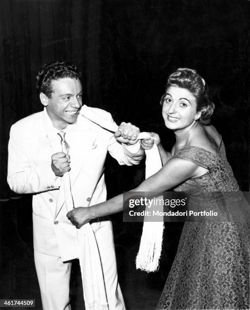 The Italian singers Tonina Torrielli and Johnny Dorelli are joking and pretending to be fighting; the two singers are taking part to the 1959 Sanremo...