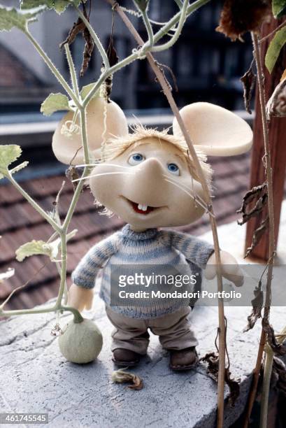 The TV Puppet Topo Gigio standing on a window ledge. Italy, 1973