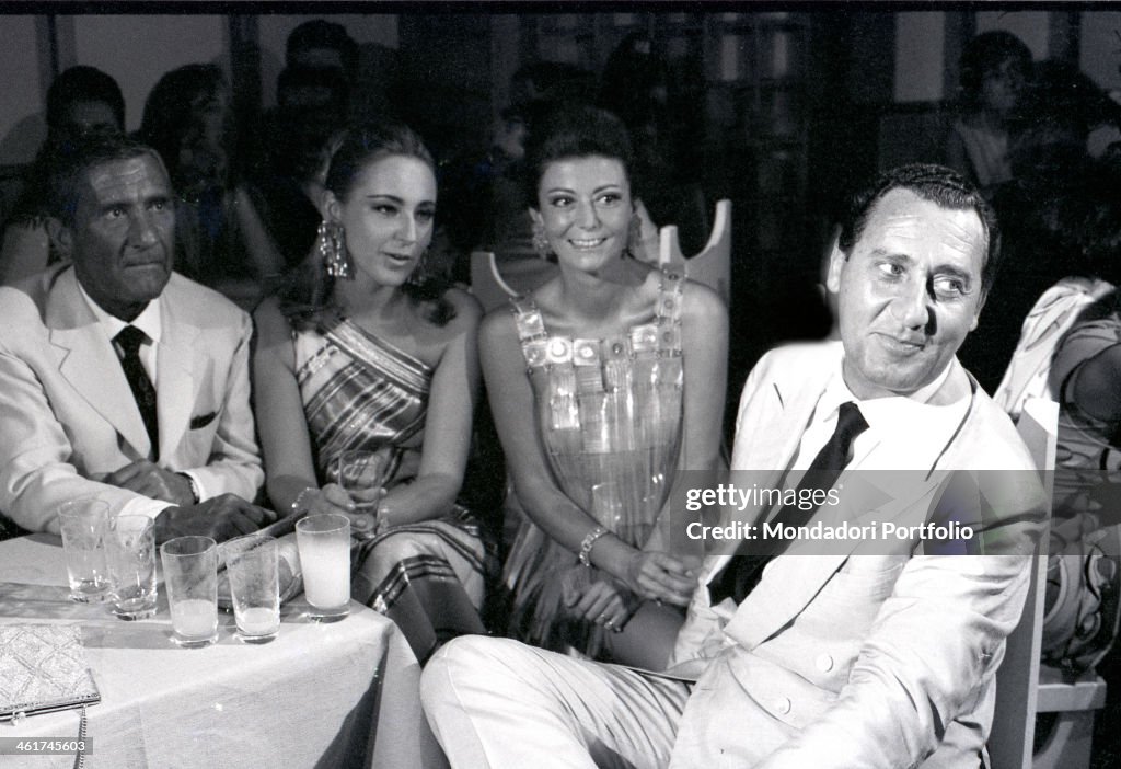 Italian actors and dubbers Alberto Sordi and Paolo Stoppa sitting at ...